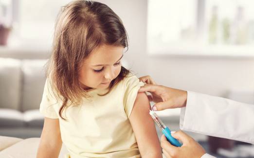 Vacina tríplice viral: para que serve e quando tomar
