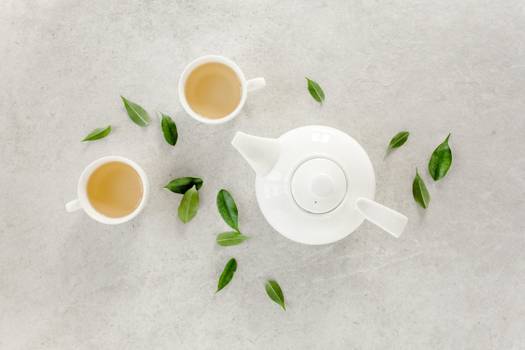 Chá branco com gengibre emagrece? Saiba mais da mistura detox