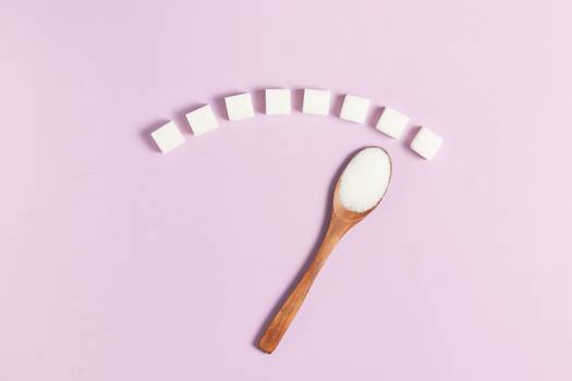 Cortar o açúcar emagrece? Entenda a relação