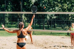 Lesões no beach tennis: joelho e ombro são as mais comuns. Veja como evitar