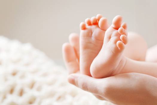 Quais são os testes que os bebês devem fazer na maternidade?