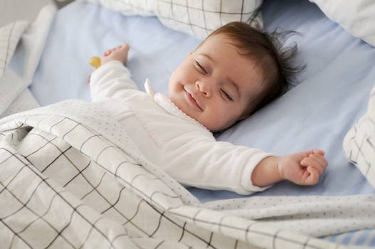 Sono de bebês até três anos: quantas horas eles precisam dormir?