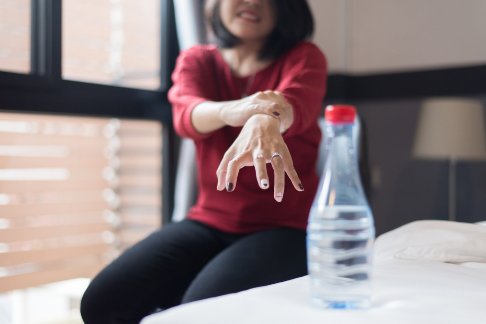 Tremores no corpo: conheça as principais causas e como evitá-las