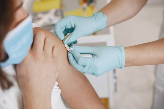 Fake news: Vacina não causa mal súbito