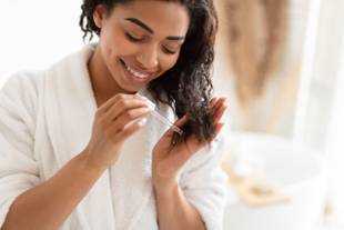 Glicerina no cabelo: para que serve, benefícios e como usar