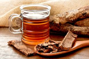 Chá de casca de aroeira: benefícios, cuidados e como preparar