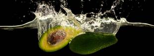Conservar abacate na água impede que ele amadureça?