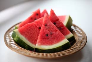 Dieta da melancia é saudável? Comer somente o alimento por dias traz riscos