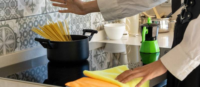 Erros na cozinha que impactam a saúde: 6 hábitos que devem ser evitados