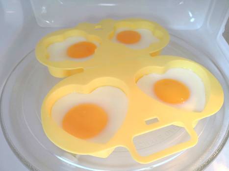 Sem tempo para cozinhar? Confira como fazer ovos no micro-ondas!