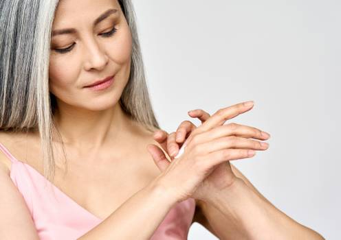 Envelhecimento da pele das mãos: como prevenir e tratar