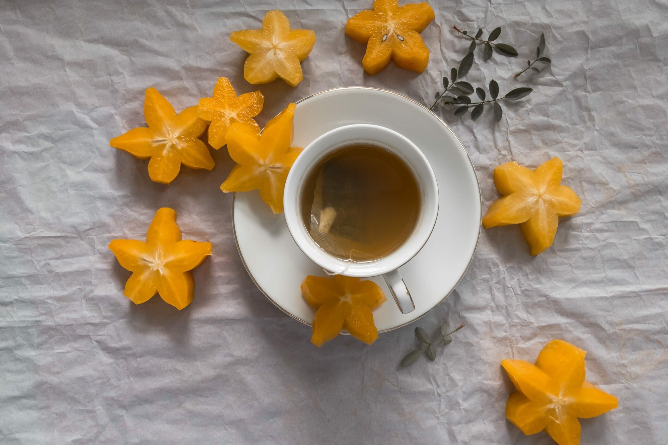Chá de folha de carambola: veja os benefícios e como preparar - Vitat