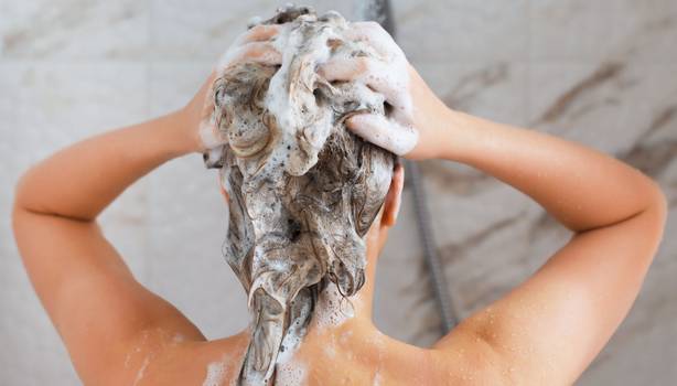 Lavar o cabelo todos os dias: saiba se essa atitude pode prejudicar os fios