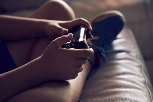Trombose em jovens: jogar videogame sem pausa aumenta o risco