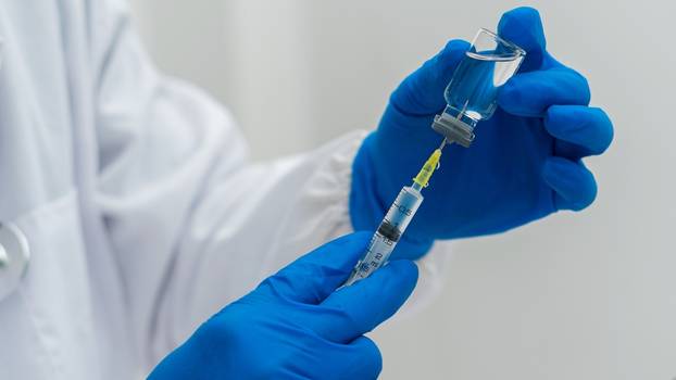 Eficácia da vacina contra Covid-19: Pesquisa avalia resposta gerada após um ano