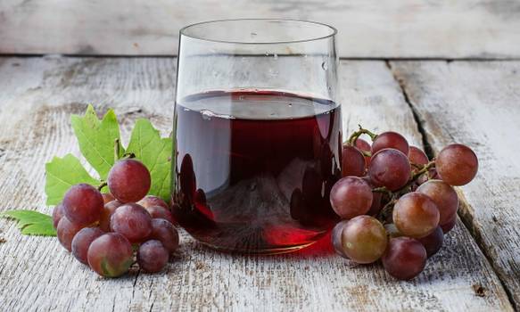Suco de uva bordô: benefícios e como inserir na dieta