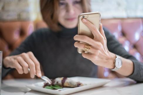 Influência da mídia na dieta de adultos pode ser perigosa