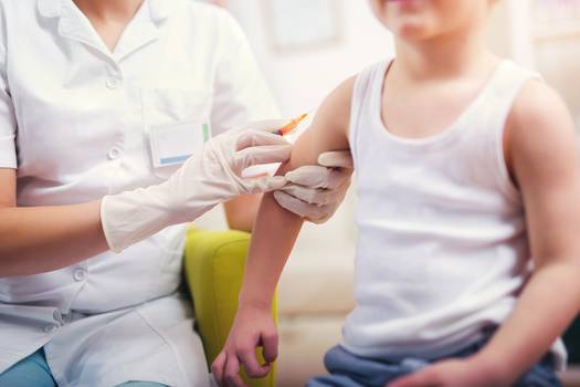 Meningite em crianças: médico alerta para sinais