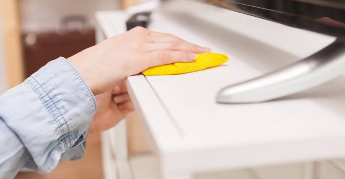 Poeira em casa: qual é a frequência ideal de limpeza dos móveis?