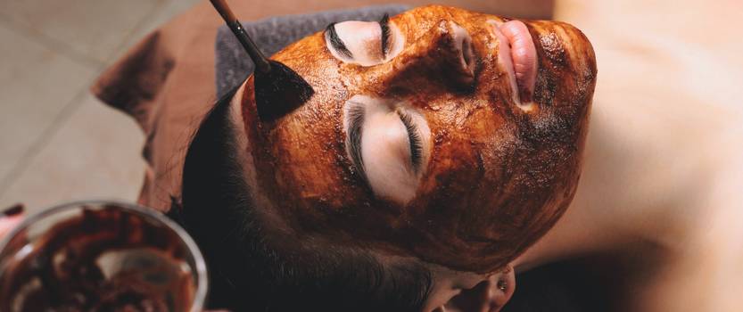 Máscara de cacau: receita caseira e benefícios para a pele do rosto