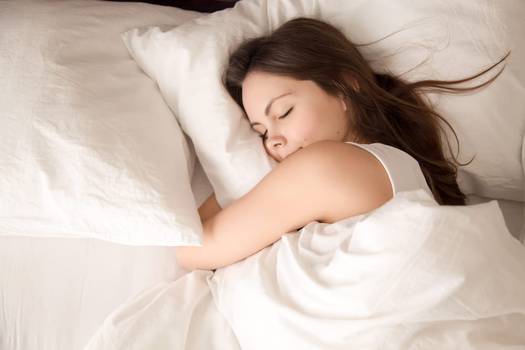 Procrastinação na hora de dormir: por que acontece e como evitar
