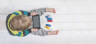Uso de telas na infância: conheça os malefícios e recomendações de especialistas