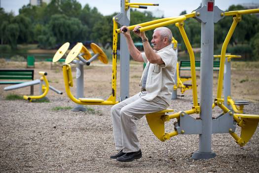 Alzheimer e atividade física: praticar exercícios pode previnir problemas de memória