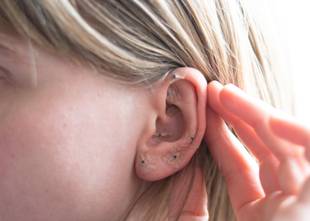Auriculoterapia e sono: pontos na orelha ajudam a dormir melhor