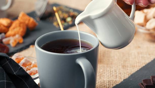 Chá de gengibre com leite: quentinho, ele promete acelerar o metabolismo e ajudar a emagrecer