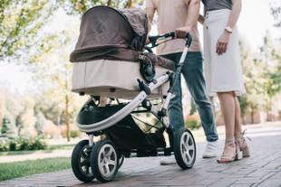 Como escolher um carrinho de bebê seguro para viagens