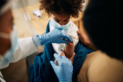 CoronaVac em crianças pequenas: vacina é 64% eficaz contra internações