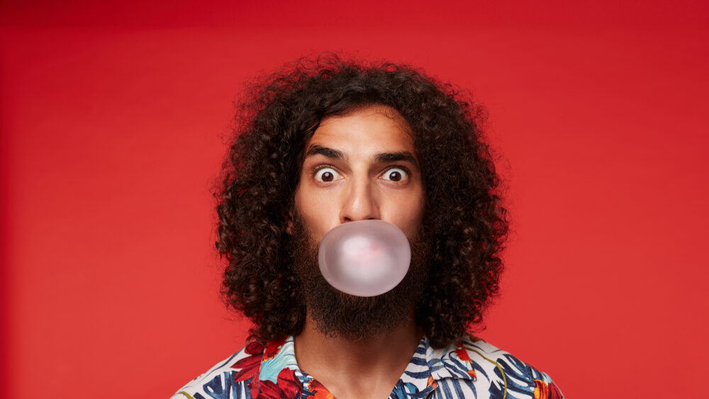 engolir chiclete faz mal