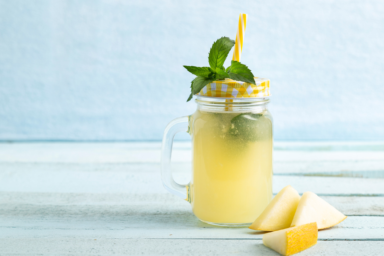 Suco de melão com laranja emagrece? Desincha?