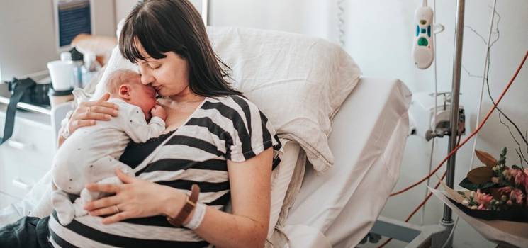 Pós-parto: tudo o que você pode (e não pode) fazer após dar à luz