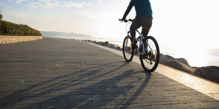 Andar de bike: cuidados para evitar dores na coluna