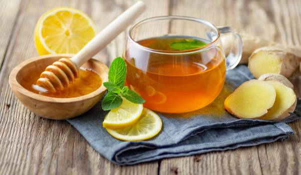 Chá para dor de garganta: melhores opções e como preparar