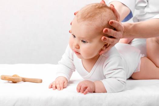 Suturas cranianas separadas no bebê: causas e tratamento 