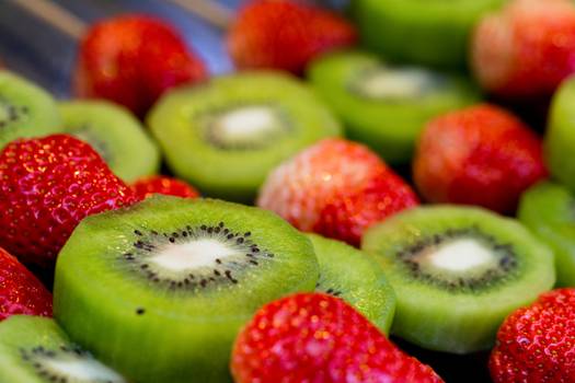 Suco de kiwi com morango emagrece? Conheça a bebida