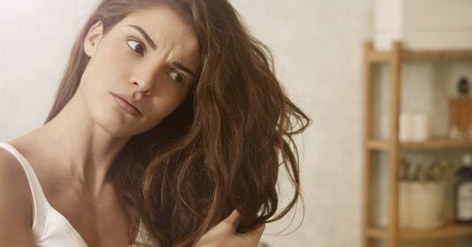 Cuidados com o cabelo: profissional revela 6 mitos e verdades