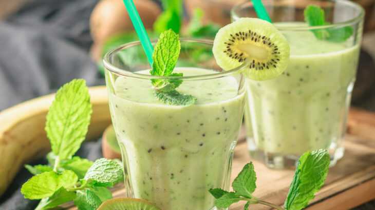 Suco de kiwi com abacaxi emagrece