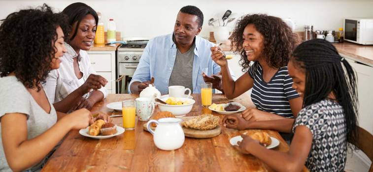 Café da manhã em família impacta a saúde dos adolescentes