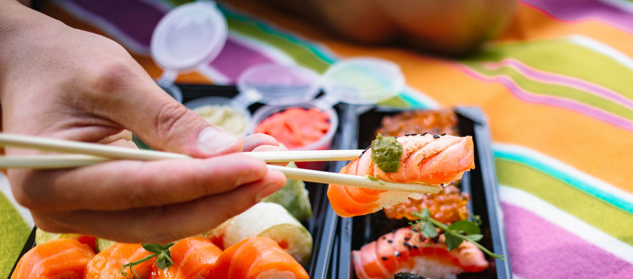 diferença entre intoxicação e infecção alimentar