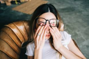 Dor atrás dos olhos: tudo o que você precisa saber sobre o sintoma