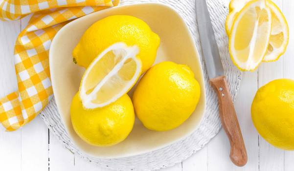 Limão é bom para azia? Especialista responde