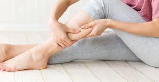 Mancha roxa na perna após o treino? Angiologista explica possíveis causas