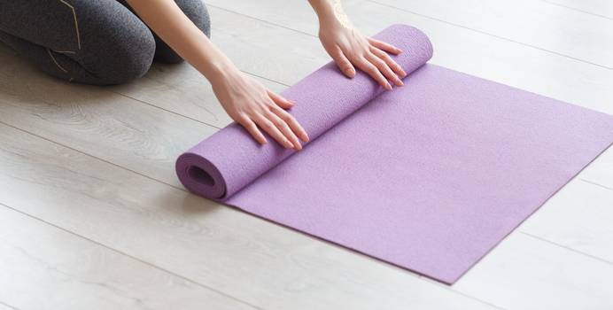 Dicas de como limpar o tapete de yoga