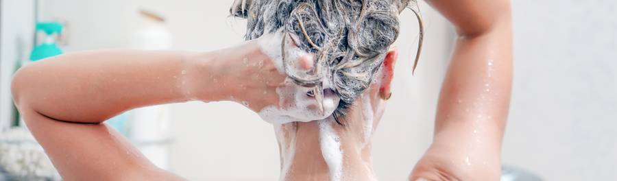 Shampoo 2 em 1 realmente funciona? Profissional explica