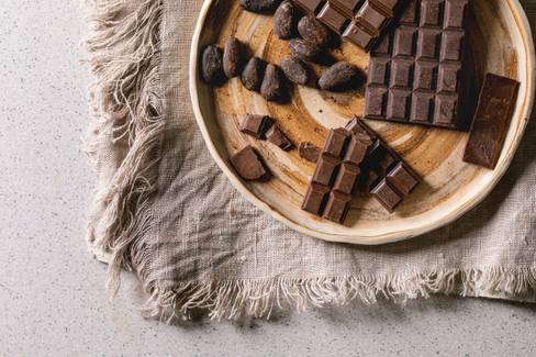 Chocolate amargo traz benefícios para idosos com câncer, diz estudo