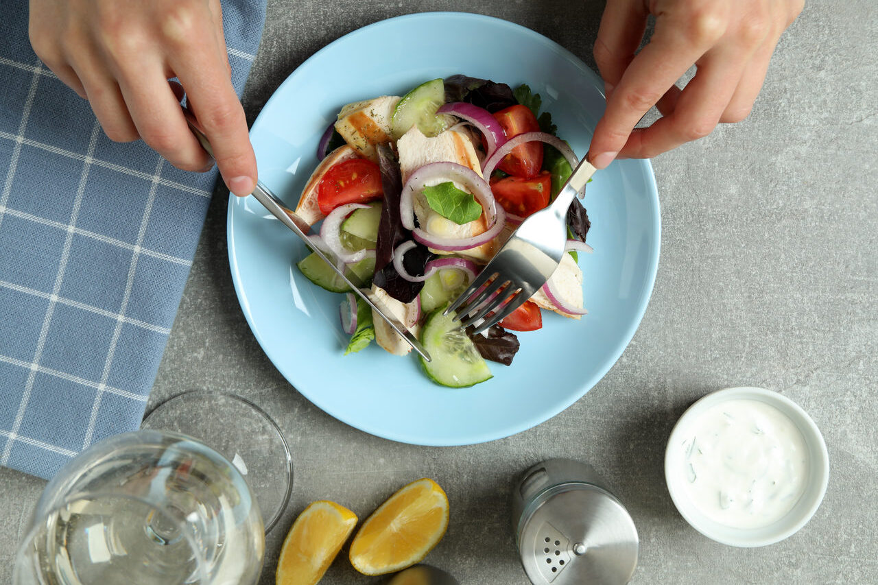 Qual é a diferença entre a dieta hipocalórica e a dieta hipercalórica?
