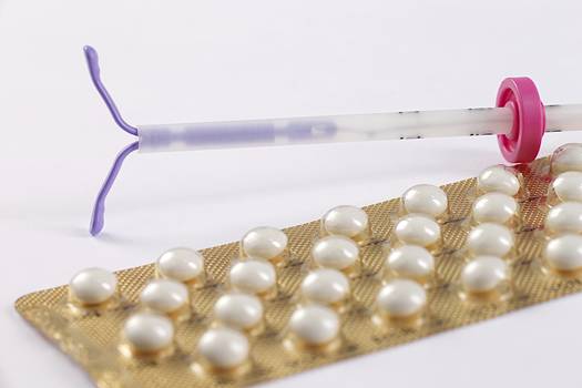 DIU ou pílula anticoncepcional? Conheça as vantagens e desvantagens